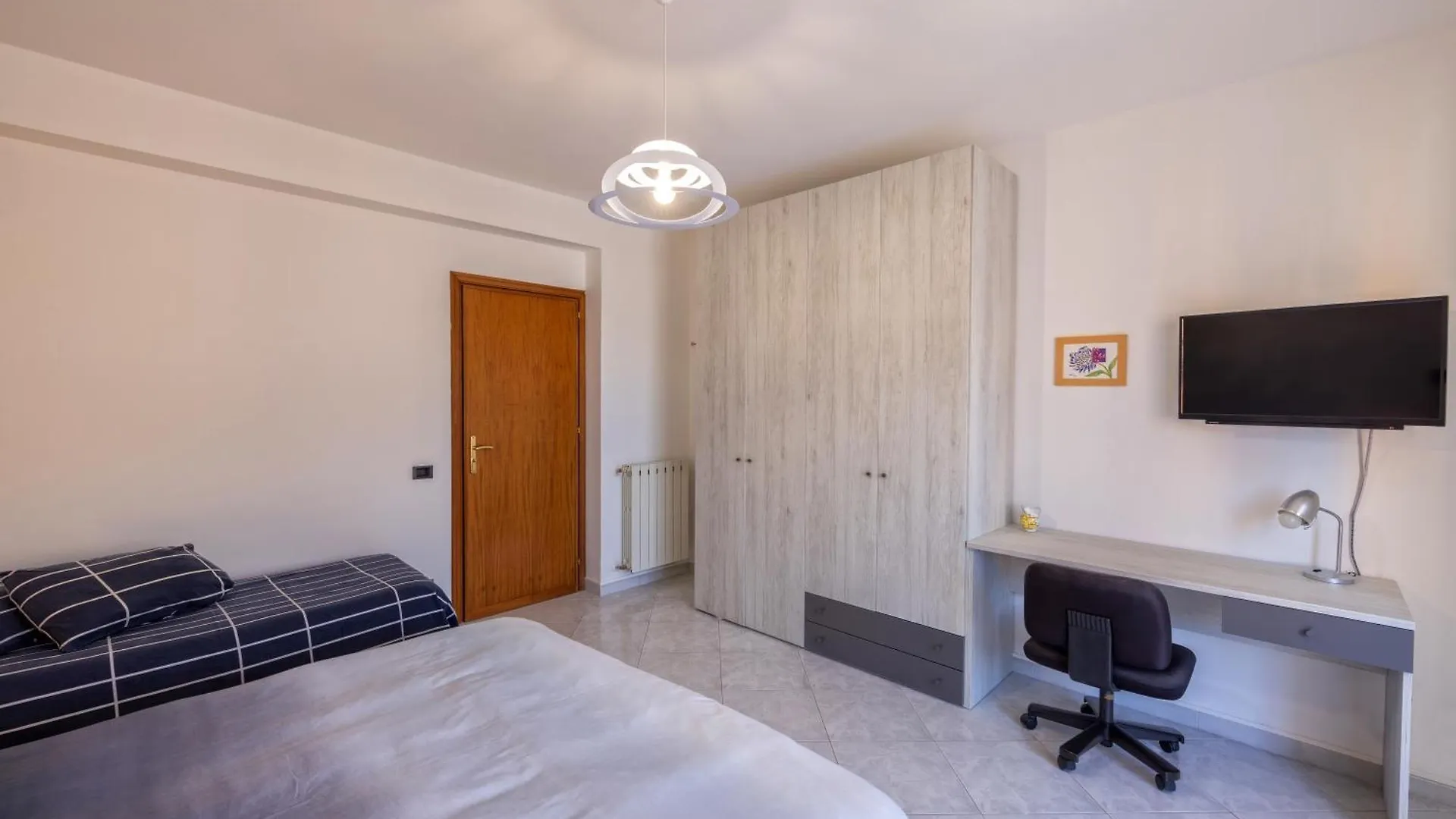 Apartment Yoga Frank Trapani