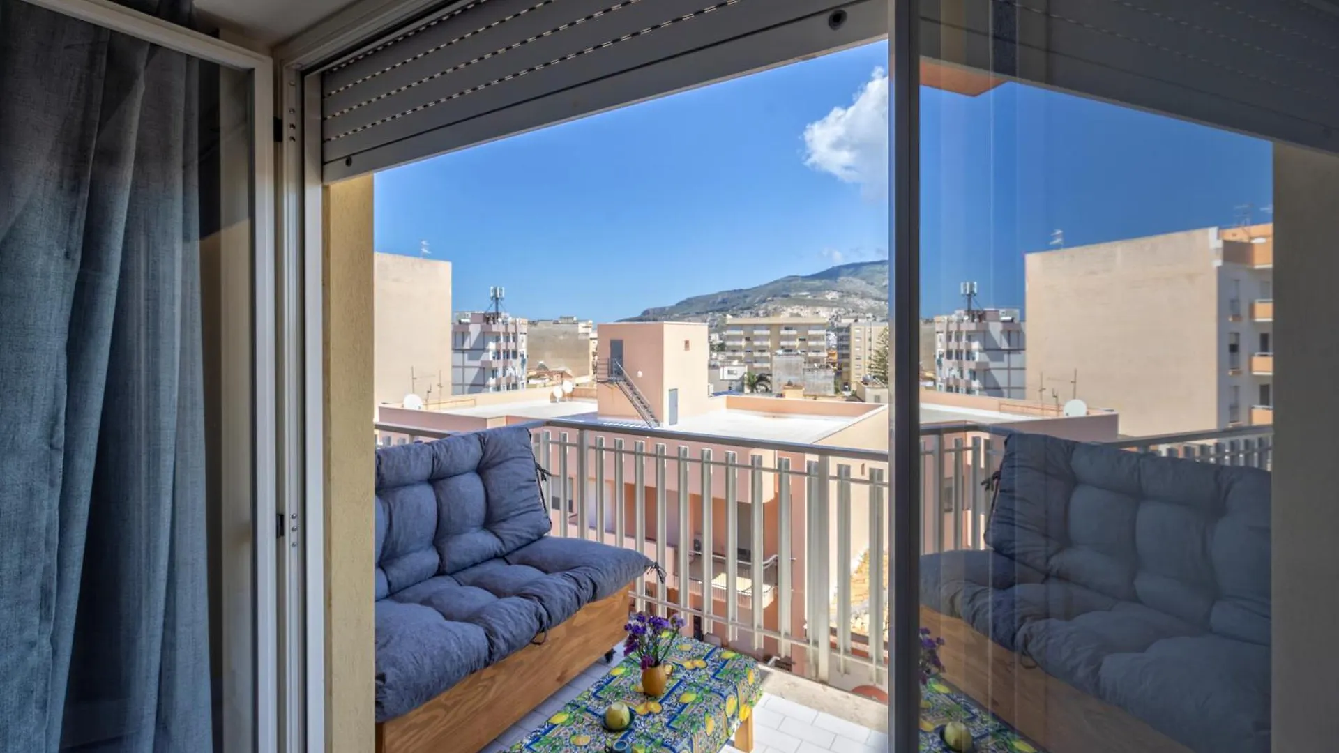 Apartment Yoga Frank Trapani Italien